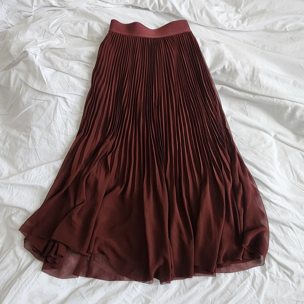 ARITZIA wilfred twirl pleated midi skirt maroon